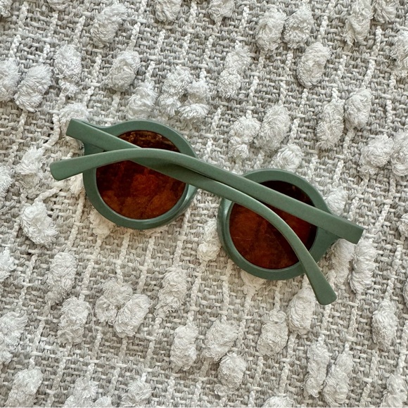 (💚4/$20) Cute olive green toddler sunglasses - Picture 3 of 4
